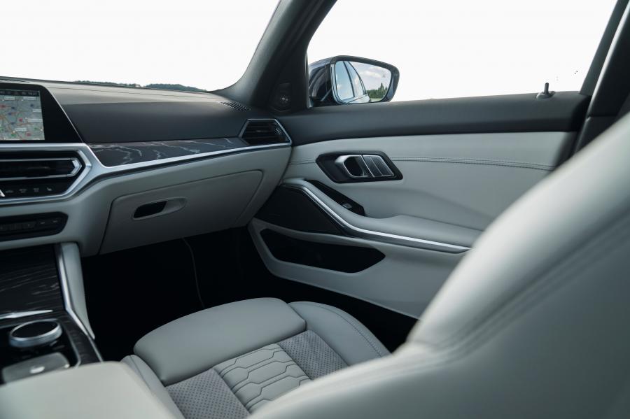 Интерьер Alpina B3 Touring Allrad (G21) 2019 года  (WW) (фото 30 из 40)